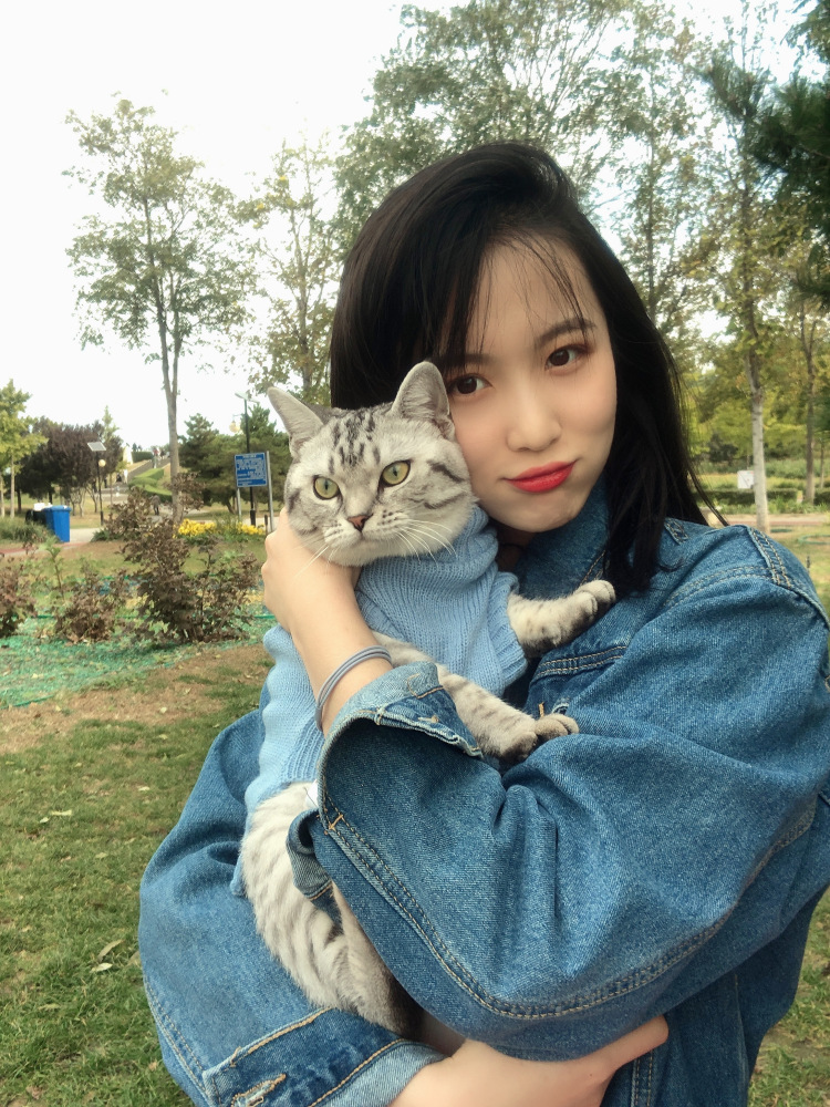 Zeyu_L👧🏼-北京市·北京市·朝阳区-抖音微博***-目前也在做微商,主要卖衣服,自己拍一拍买家秀或者对镜自拍,平时自拍和对镜拍比较多,如果合适点击联系我就可以啦~新手,多担待