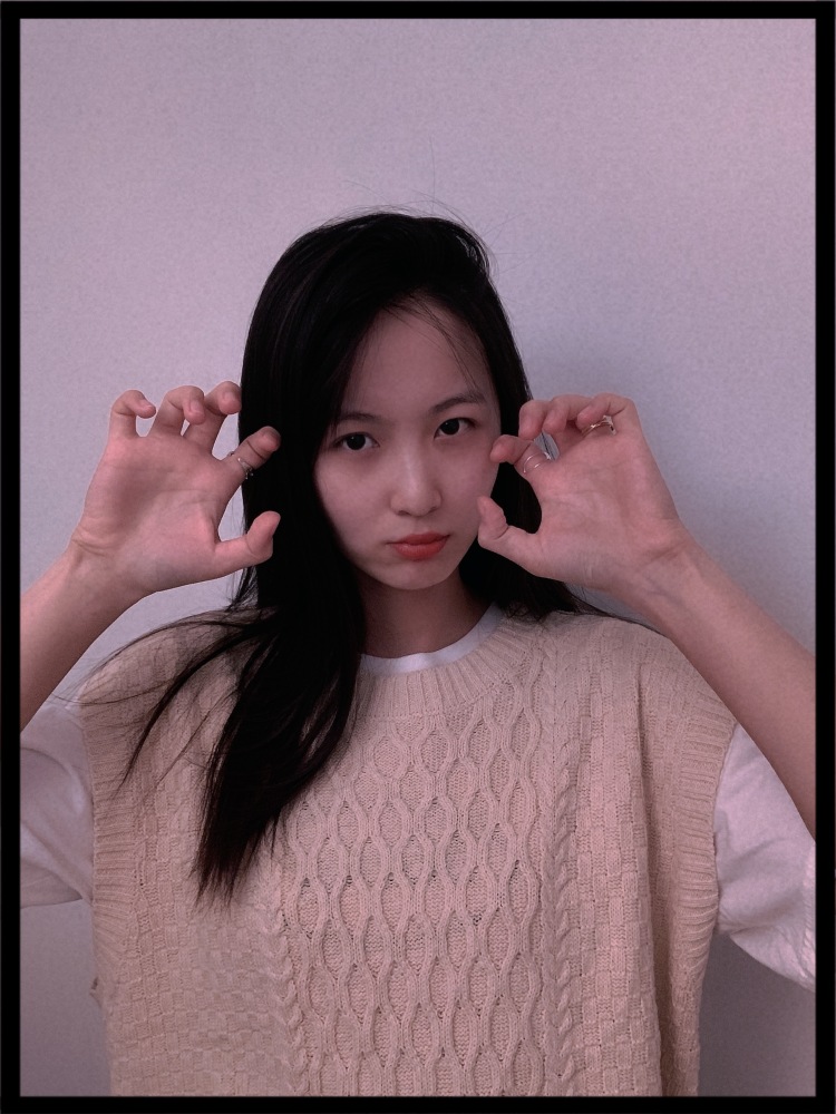 Zeyu_L👧🏼-北京市·北京市·朝阳区-抖音微博***-目前也在做微商,主要卖衣服,自己拍一拍买家秀或者对镜自拍,平时自拍和对镜拍比较多,如果合适点击联系我就可以啦~新手,多担待