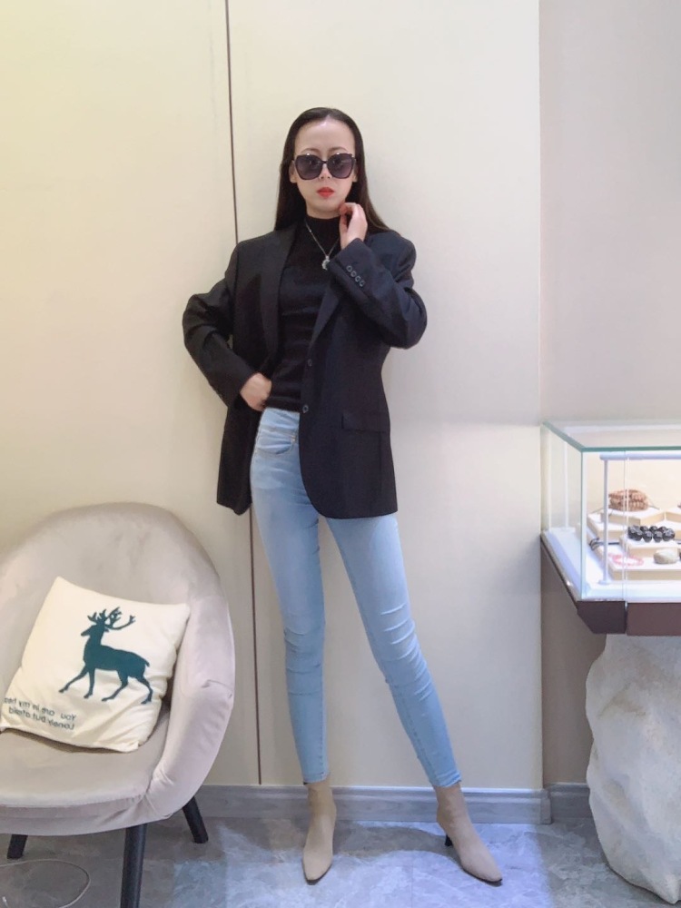伊思如-内蒙古自治区·鄂尔多斯市·乌审旗--开箱测评、短视频带货、拍照、学习,目前是一家小首饰店店主,努力赚钱中,还是很缺钱