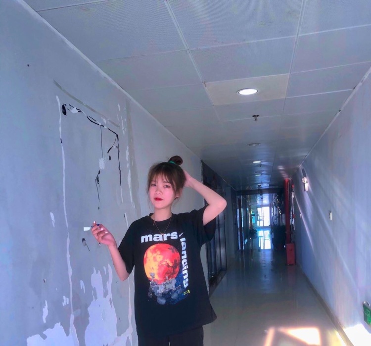 谢女士-广东省·佛山市·顺德区-快手抖音-爱好 唱歌 无业游民 擅长玩快手 无直播过 梦想成为一名有名气的模特