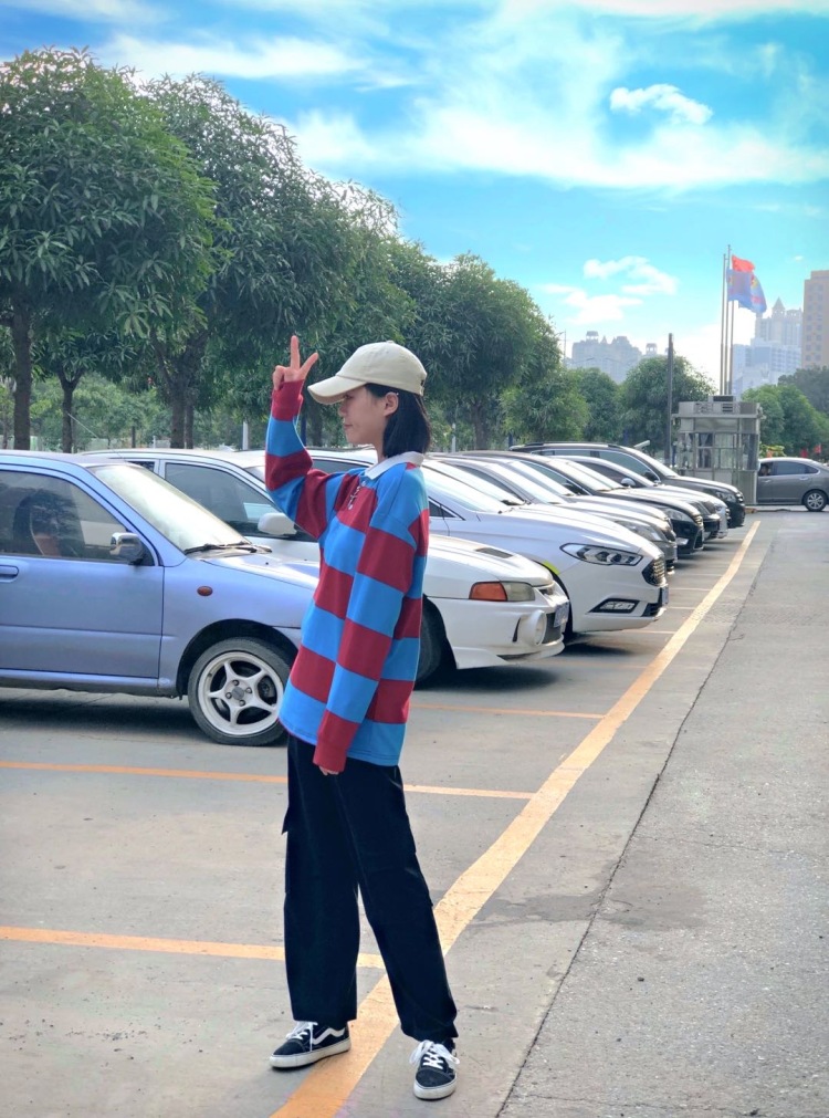 谢女士-广东省·佛山市·顺德区-快手抖音-爱好 唱歌 无业游民 擅长玩快手 无直播过 梦想成为一名有名气的模特