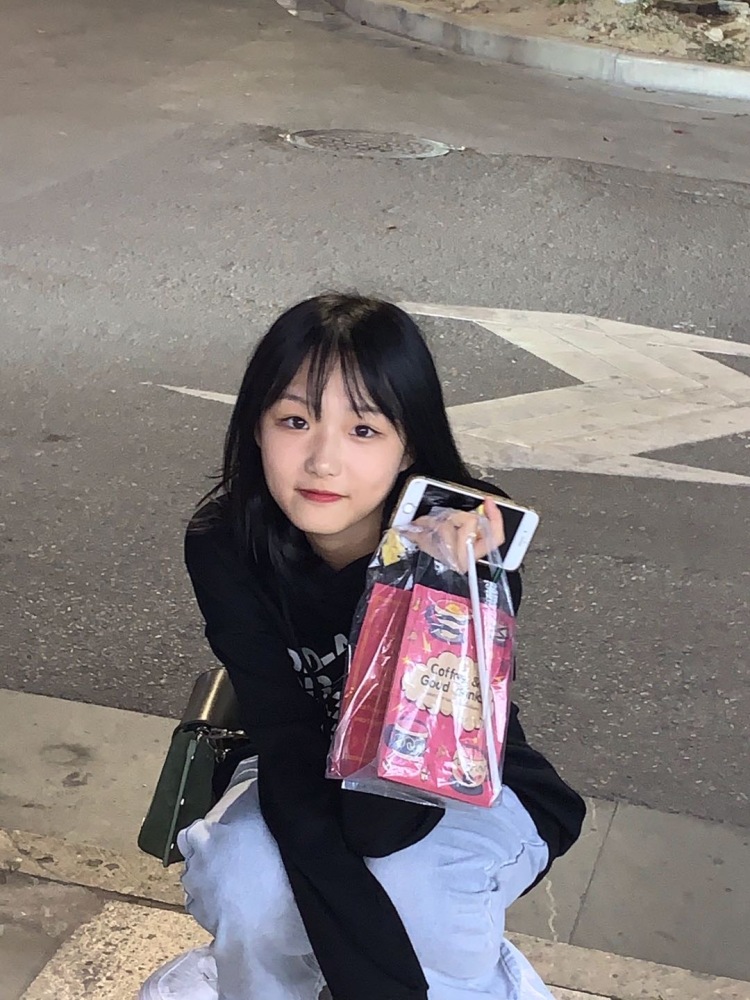 小吴-浙江省·台州市·温岭市--接单接单 会拍照p图 有什么要求也可以讲 也会化妆 买家秀等都可以