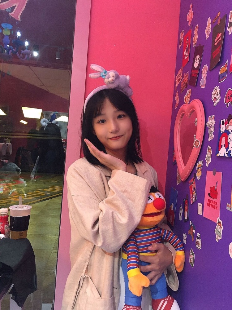 小吴-浙江省·台州市·温岭市--接单接单 会拍照p图 有什么要求也可以讲 也会化妆 买家秀等都可以