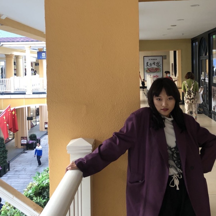 Xx-北京市·北京市·朝阳区-*** 微博 等等-服装设计师 在搭配方面都很OK的  可以测开箱视频 穿搭技巧 搭配示范