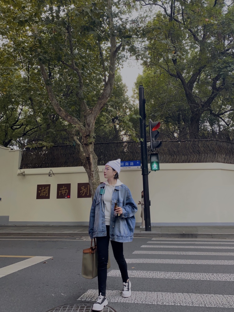黄丽寧-上海市·上海市·嘉定区-***/抖音-本人擅长摄影,服装搭配,买家秀,视频剪辑,美妆类测评,探店打卡,软文编辑,***编辑,抖音运营,开箱测评……
