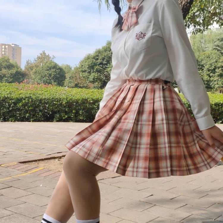 等等不吃人.-山东省·济宁市·微山县-抖音 快手 *** B站-种草姬 学生党 jk 汉服袍子 会简单修图 唱歌 写小说 会一点配音 钢琴 手作发簪