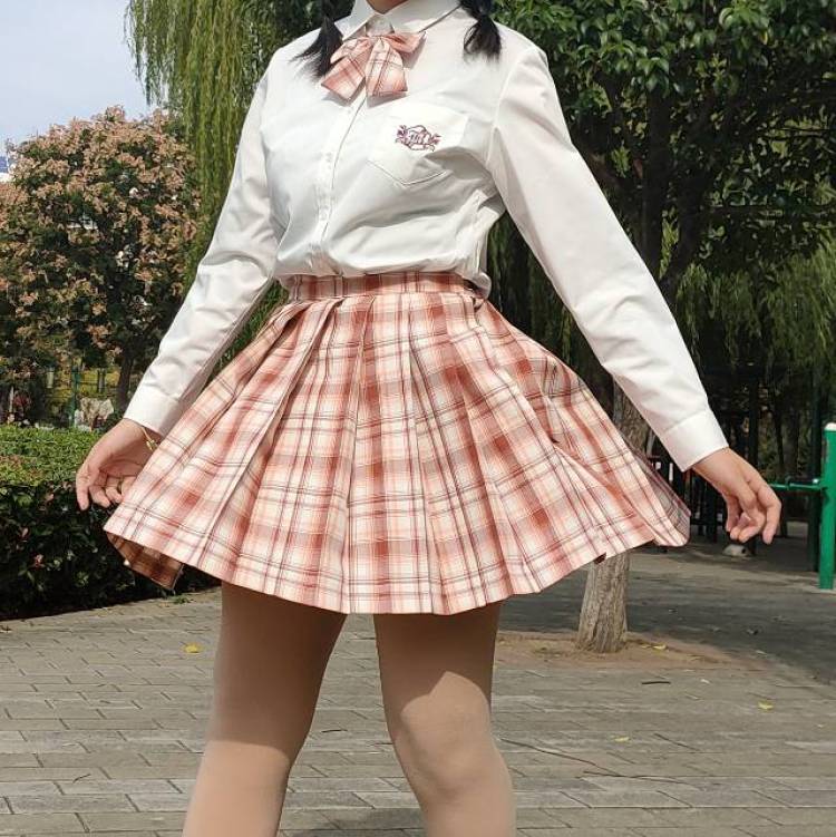 等等不吃人.-山东省·济宁市·微山县-抖音 快手 *** B站-种草姬 学生党 jk 汉服袍子 会简单修图 唱歌 写小说 会一点配音 钢琴 手作发簪