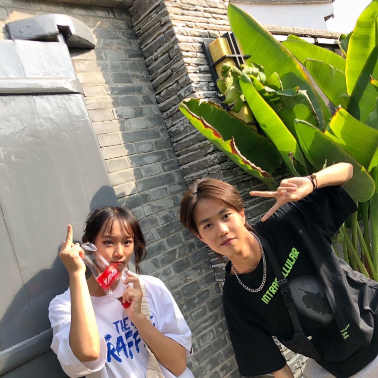 杨少慰-云南省·红河哈尼族彝族自治州·蒙自市-快手-身高175,体重48,接单范围:买家秀,网拍带货,推广种草,擅长拍照修图,喜欢打卡各种网红胜地,业余时间丰富,可以拍出更好质量更高的作品