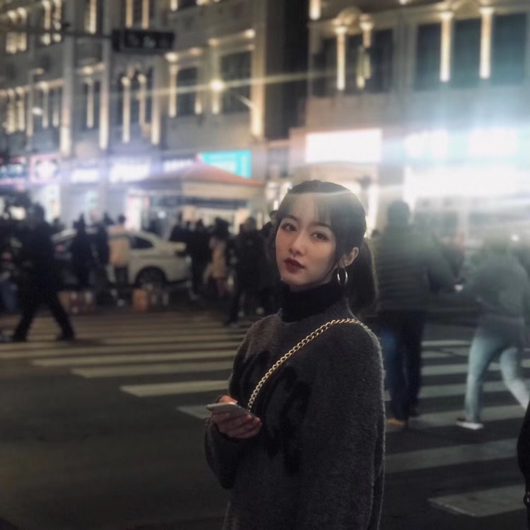z.-福建省·漳州市·芗城区-***-喜欢拍照探店有做过服装销售会色彩风格搭配,平时也会跟朋友推荐用什么护肤品搭配服装
