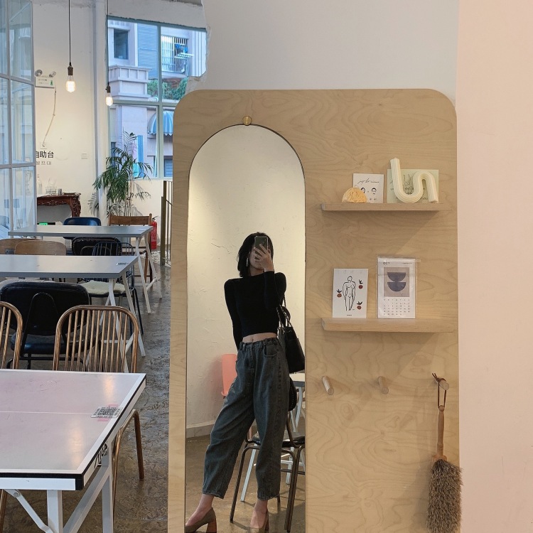 z.-福建省·漳州市·芗城区-***-喜欢拍照探店有做过服装销售会色彩风格搭配,平时也会跟朋友推荐用什么护肤品搭配服装