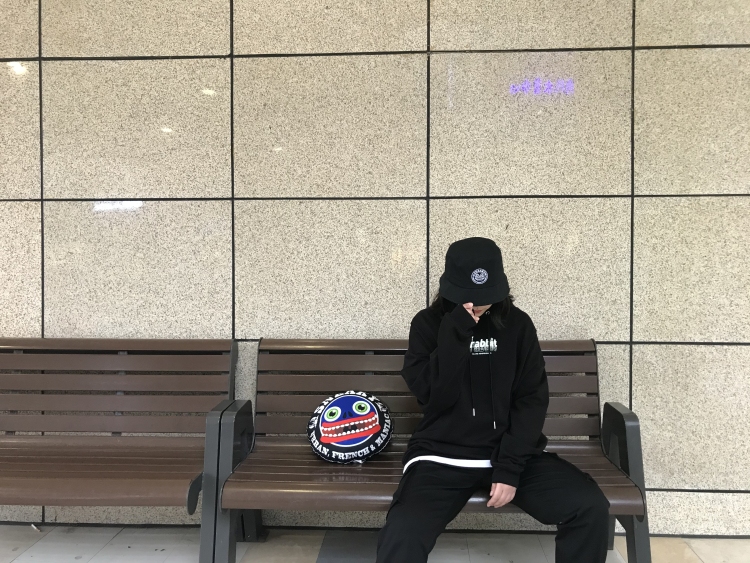 Fifi-江苏省·苏州市·昆山市-抖音,微博,***-擅长穿搭!风格多变!都可驾驭!会拍照!质量优!可接买家秀!开箱测评!