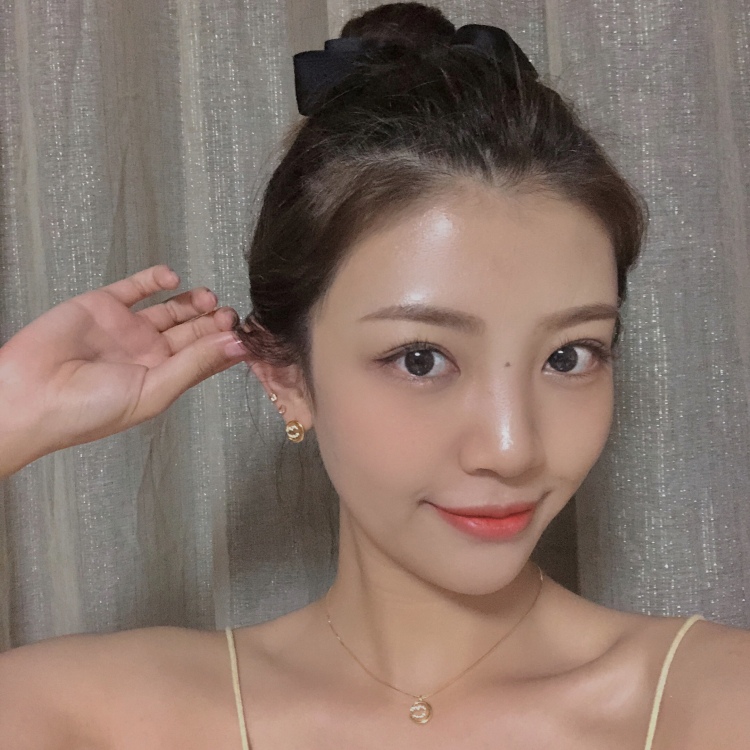 C-北京市·北京市·西城区-*** -学设计的美感较高
会拍照
可做种草,开箱,模特,视频推广,买家秀,探店等。