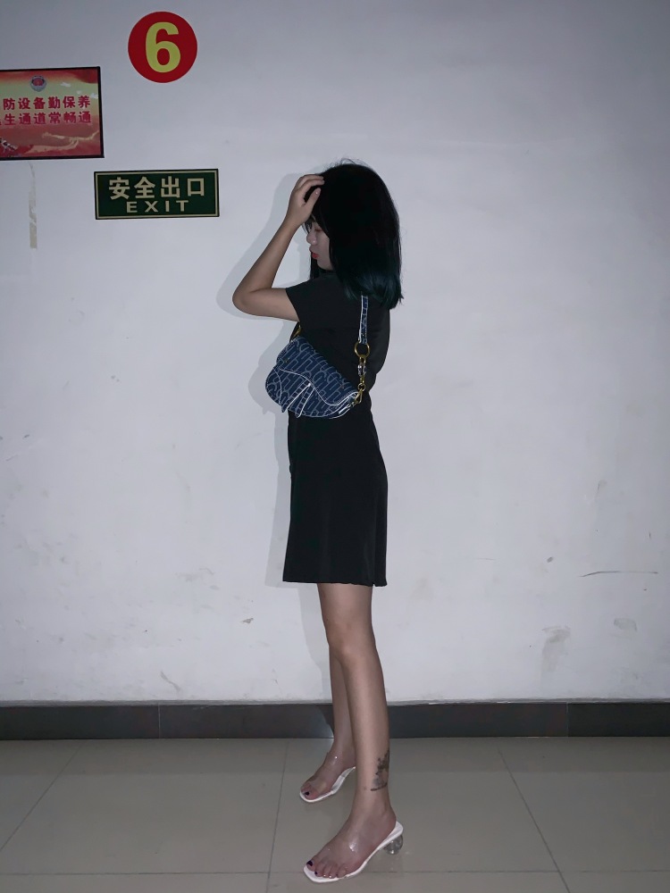 小兰-广东省·佛山市·南海区-快手:小兰(侗族)-喜欢拍照,爱拍短视频分享照片日常生活,喜欢跟风跳一跳热门舞蹈,喜欢分享穿搭,以前做个服装行业,现在是自由行业