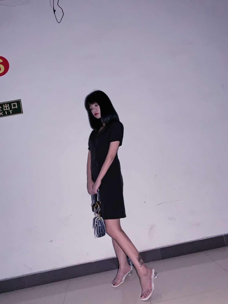 小兰-广东省·佛山市·南海区-快手:小兰(侗族)-喜欢拍照,爱拍短视频分享照片日常生活,喜欢跟风跳一跳热门舞蹈,喜欢分享穿搭,以前做个服装行业,现在是自由行业