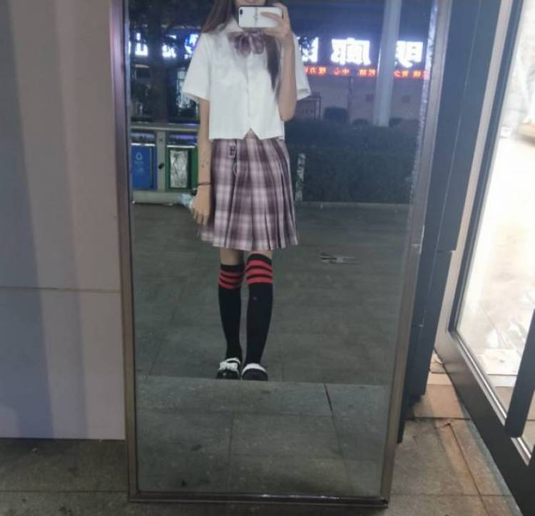 小尹🌝-黑龙江省·绥化市·安达市-快手-买家秀,会拍照会P图,有大量空闲时间。饰品,衣服,化妆品,日用品等都可以接。。