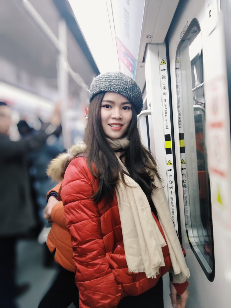 李碧莹-广东省·清远市·清城区--短视频创作 探店打卡 旅游拍照 买家秀 爬山运动 游泳健身 看书 马克笔漫画 吉他
