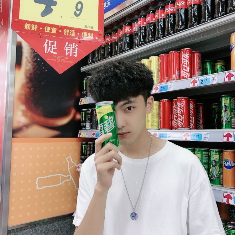 张较瘦😎-山东省·济南市·历城区-抖音-舞蹈专业,身材比例良好,气质出众,长相出众,🉑️接买家秀,抖音粉丝3000。