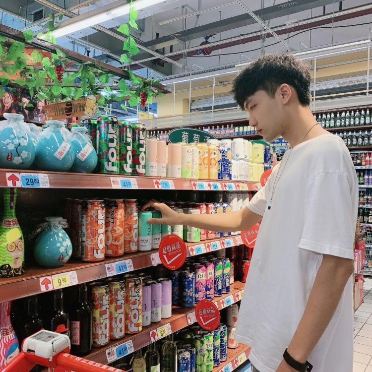 张较瘦😎-山东省·济南市·历城区-抖音-舞蹈专业,身材比例良好,气质出众,长相出众,🉑️接买家秀,抖音粉丝3000。
