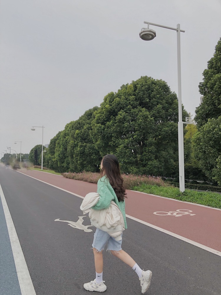 YUAN-浙江省·杭州市·江干区-***-买家秀:审美高 出图快 会修图 各种风格切换自如
软文种草:可接各类软文种草(美妆护肤类最擅长)
网红店探店打卡:爱探店 有一定拍照技术 会写探店软文