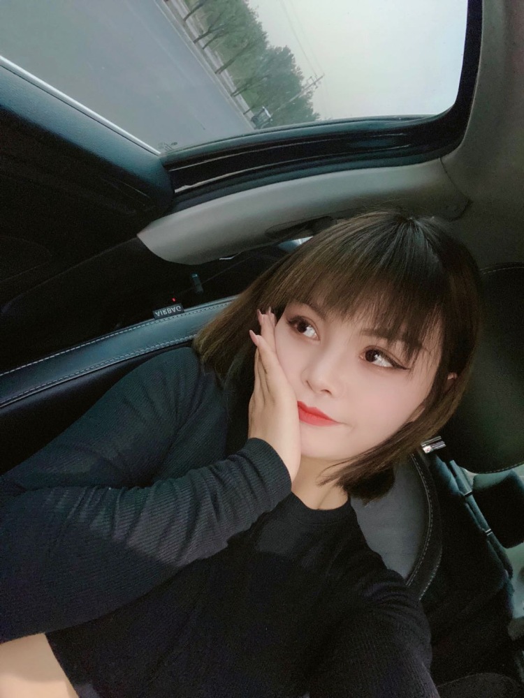 lily🦋-河南省·郑州市·中原区--会跳舞 jazz hiphop都可以 也有健身 有马甲线 会简单ps