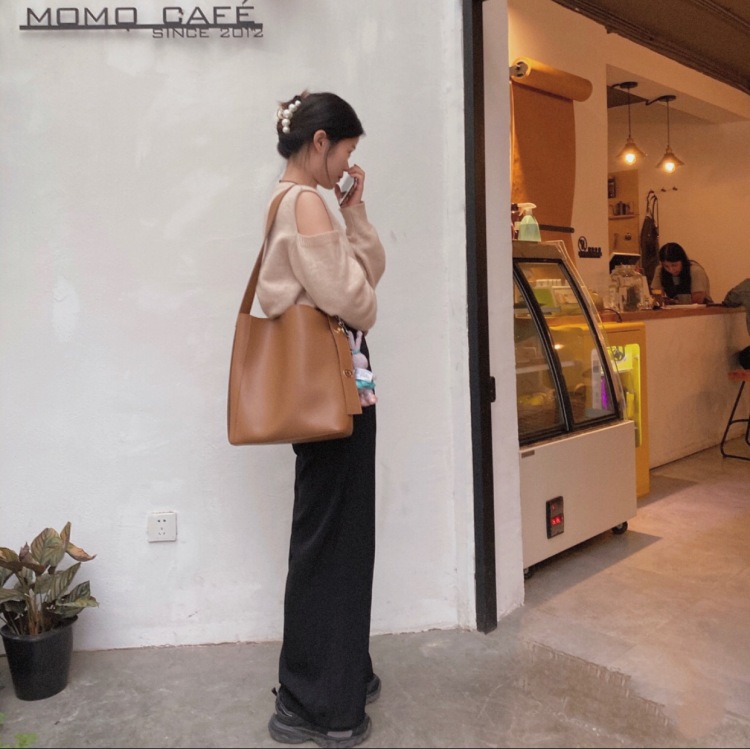 涂涂-湖南省·长沙市·芙蓉区-抖音微博***B站-本人十分热爱拍照,在搭配和色调上也具有一定基础,会修图。寻找长期合作商家,真诚以待。