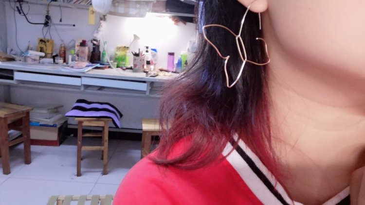 OO.-河北省·保定市·莲池区--饰品,衣服,零食,都可以哇。
会PS可以突出产品,穿衣风格多变。
价格可议。