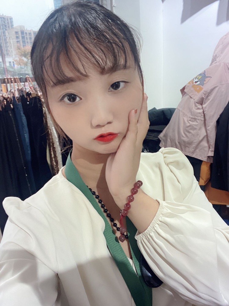 😈😈佛系少女丶-山东省·济宁市·任城区--喜欢拍照,喜欢自由的拍照,自己享受拍买家秀的感觉,一直都不错,三钻,尽量出图,