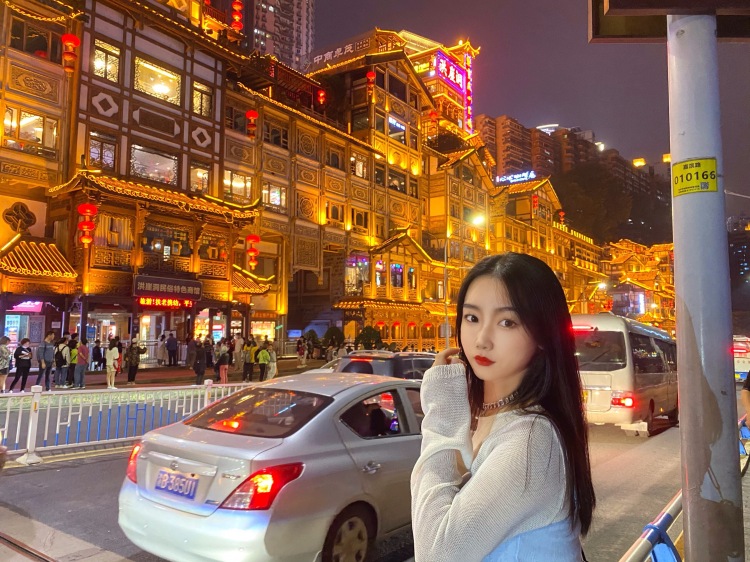 是我！-湖南省·岳阳市·岳阳楼区-抖音/***/微博-服装专业人员，身材匀称，面容清秀，爱穿搭会化妆，会p图，可接买家秀和开箱测评
