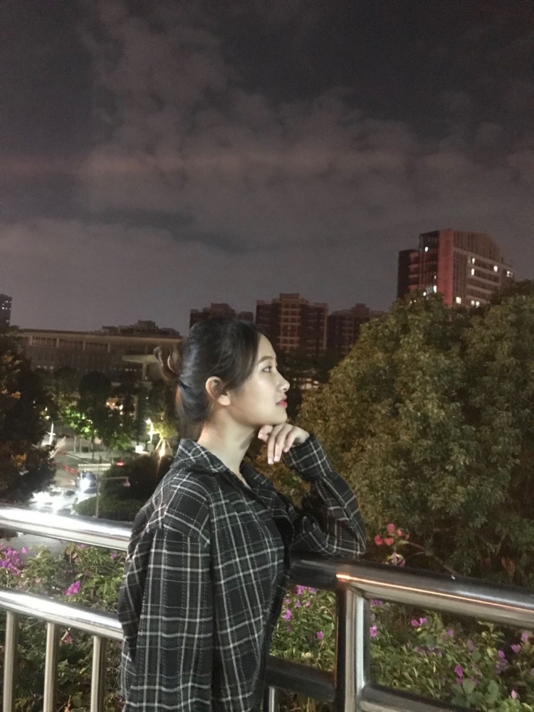 Y-广东省·广州市·番禺区-抖音，微博-19岁，166cm，48kg
买家秀，艺术照，小物品/大物品拍摄
可尝试各种风格拍摄，露骨除外
可长期合作。