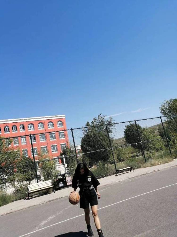 丽丫💓-新疆维吾尔自治区·喀什地区·喀什市-抖音 快手 ***-身高:165
体重:52kg
身材:性感型
经验:有模特经验
可接开箱测评 网红探店 平面模特