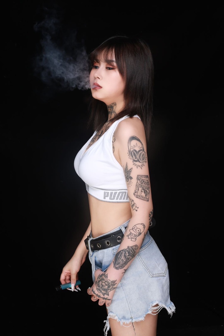KiKi🎚-湖南省·株洲市·天元区-*** 抖音-特长：拍照 化妆  可接买家秀 约拍 身高163 体重46kg