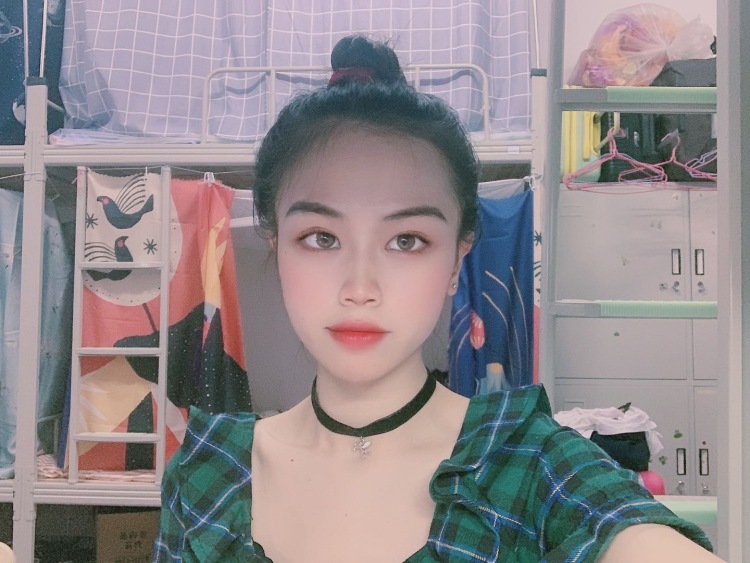 nana.-广西壮族自治区·河池市·环江毛南族自治县-微博 抖音 *** 快手-本人是大三女学生一枚,平常喜欢拍照修图,也喜欢在***微博上研究当季穿搭,闲暇时间爱逛街摄影,现在是实习期间希望能多多接单网拍