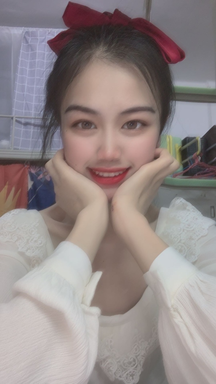 nana.-广西壮族自治区·河池市·环江毛南族自治县-微博 抖音 *** 快手-本人是大三女学生一枚,平常喜欢拍照修图,也喜欢在***微博上研究当季穿搭,闲暇时间爱逛街摄影,现在是实习期间希望能多多接单网拍
