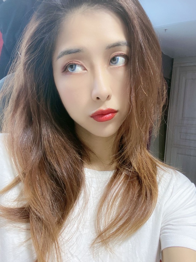 李安娜-广东省·广州市·天河区-***-擅长搭配，一衣多穿风格视频创作，P图快，视频剪辑熟练