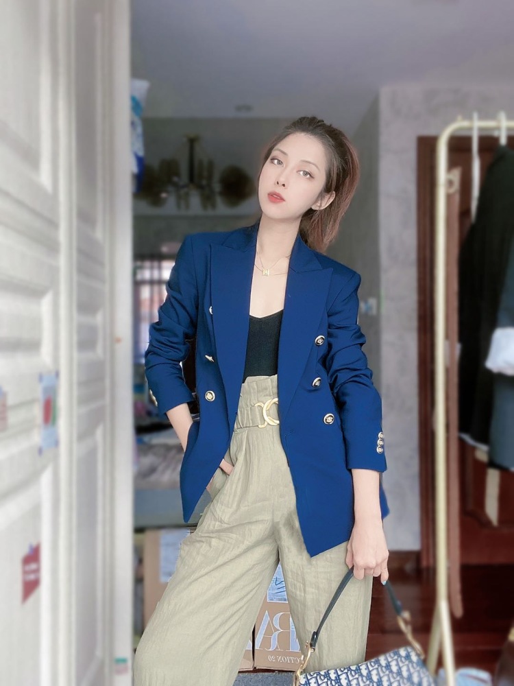 李安娜-广东省·广州市·天河区-***-擅长搭配，一衣多穿风格视频创作，P图快，视频剪辑熟练
