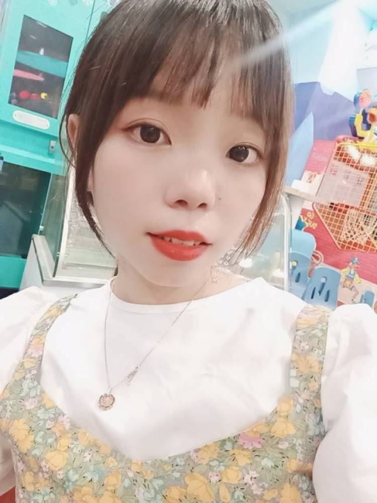 小郭🌿-贵州省·贵阳市·观山湖区--喜欢拍照的95年小姐姐,可以接买家秀!身高155/体重88斤