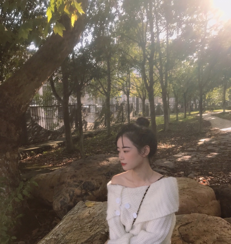 Moonlight.-湖南省·怀化市·鹤城区-抖音***微博-本人会修图会拍照.人好看,各种风格的衣服都可以穿出来.汉服啊.韩范啊.ol风啊,休闲风啊.甜美风.可爱风.成熟风都可以驾驭.来找我呀.