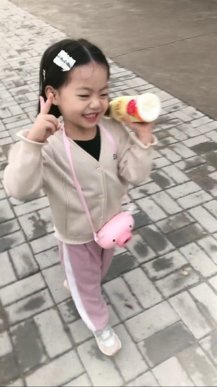 景媛-山西省·大同市·浑源县--接买家秀,淘宝模特,女宝,皮肤白皙,头发中长,爱笑,爱拍照,可以驾驭所有风格的衣服