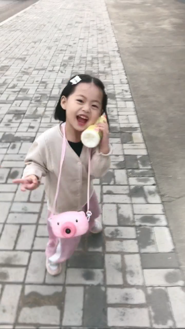 景媛-山西省·大同市·浑源县--接买家秀,淘宝模特,女宝,皮肤白皙,头发中长,爱笑,爱拍照,可以驾驭所有风格的衣服