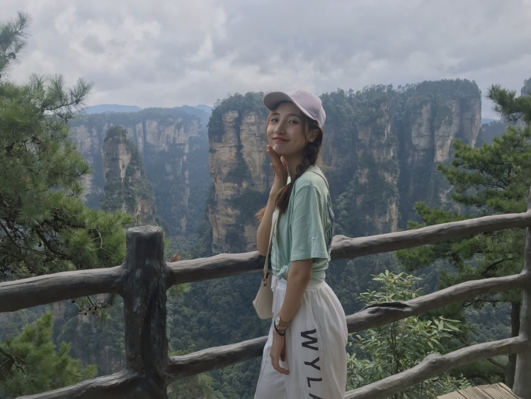 Mia-广东省·珠海市·斗门区-微博 ***-学前教育大学生一枚,长相身材还行,会唱歌弹琴,喜欢拍照,很期待网拍,***种草等邀单,谢谢😜