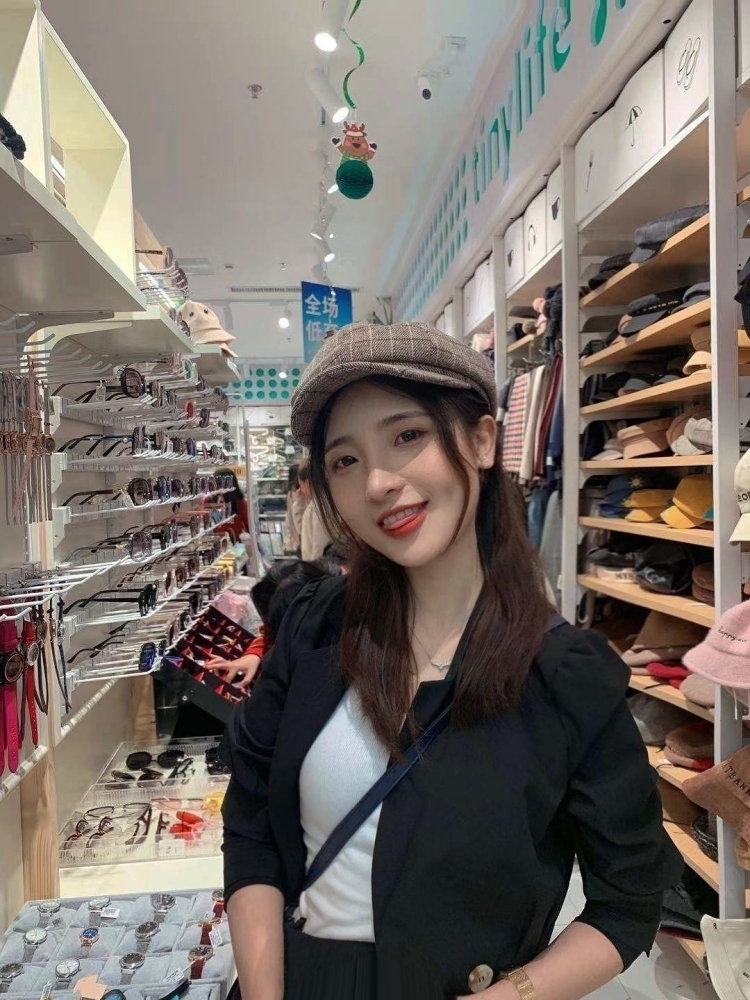 Mia-广东省·珠海市·斗门区-微博 ***-学前教育大学生一枚,长相身材还行,会唱歌弹琴,喜欢拍照,很期待网拍,***种草等邀单,谢谢😜