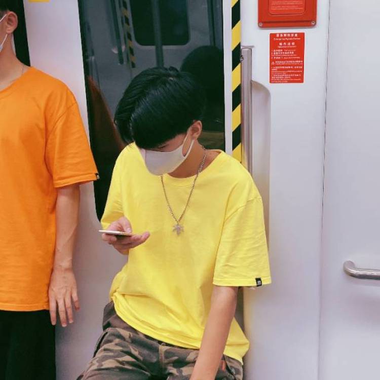 罗子豪-广东省·惠州市·惠城区--来自广东 惠州 主推淘宝服装
男款秋季服装 裤子 鞋子 喜欢的可以联系我