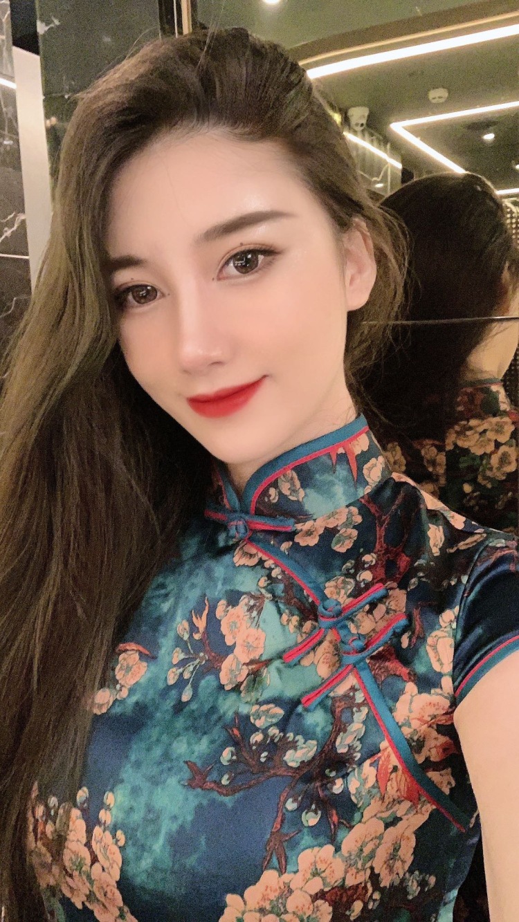 奢悦央央 做代理卖不了退货-浙江省·杭州市·富阳区-抖音-在抖音有10000以上的粉丝,比较擅长高层次的短视频,高层次的照片,可以给商家提供买家秀,接受寄拍,有过做主播的经验