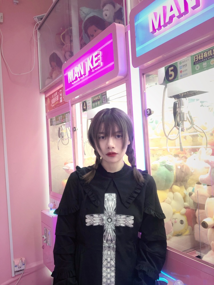 不及-广东省·深圳市·龙岗区-抖音 微博 *** 快手-我风格比较多,也有相机,会修图!求各位金主爸爸看看我!jk洛丽塔什么的都可以!饰品也是OK的!