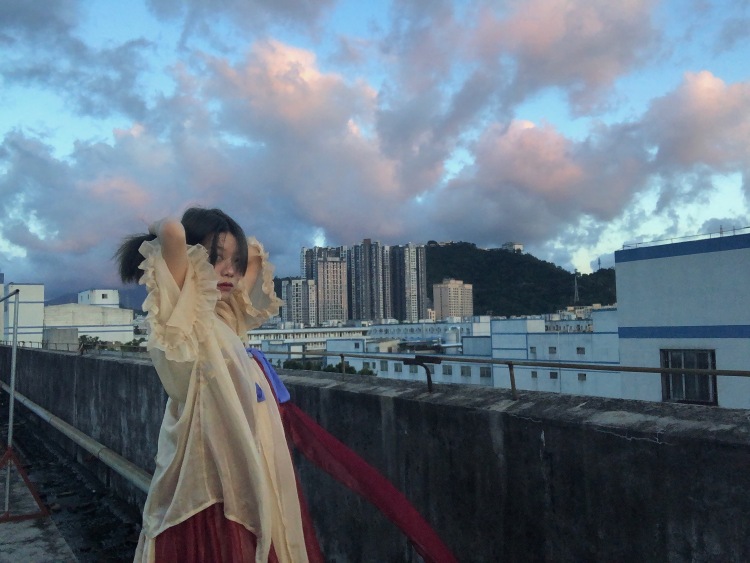 不及-广东省·深圳市·龙岗区-抖音 微博 *** 快手-我风格比较多,也有相机,会修图!求各位金主爸爸看看我!jk洛丽塔什么的都可以!饰品也是OK的!