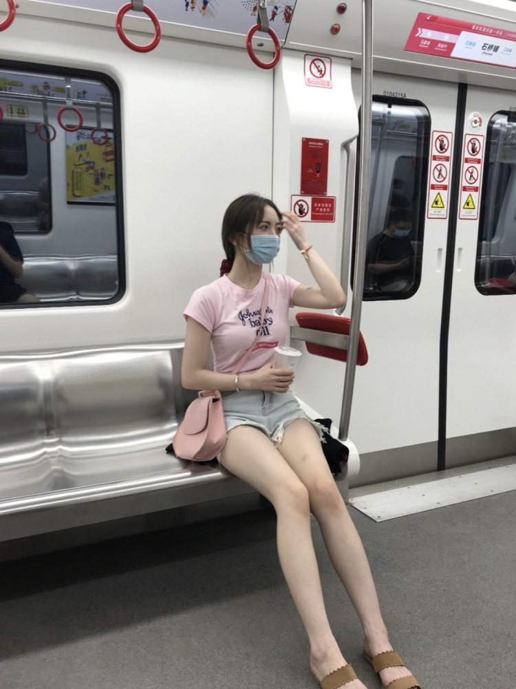 HanhanDhl-重庆市·重庆市·沙坪坝区-抖音-非常非常非常喜欢拍照 就是一直找不到渠道 但是又怕被骗 看到***推荐了网红湾 想来试试