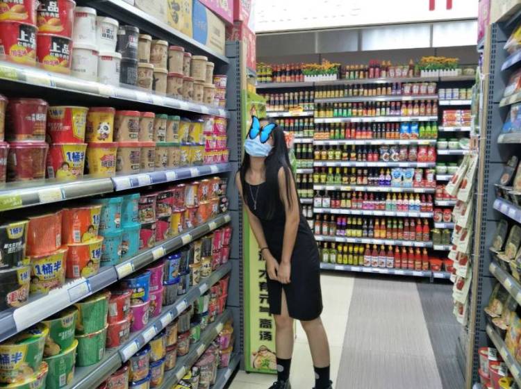 小宇次饱了-广西壮族自治区·玉林市·北流市-快手-我的特长是唱歌,兴趣爱好:美妆方面,喜欢拍照,如果对照片不满意,可以从拍,什么风格都可以尝试.