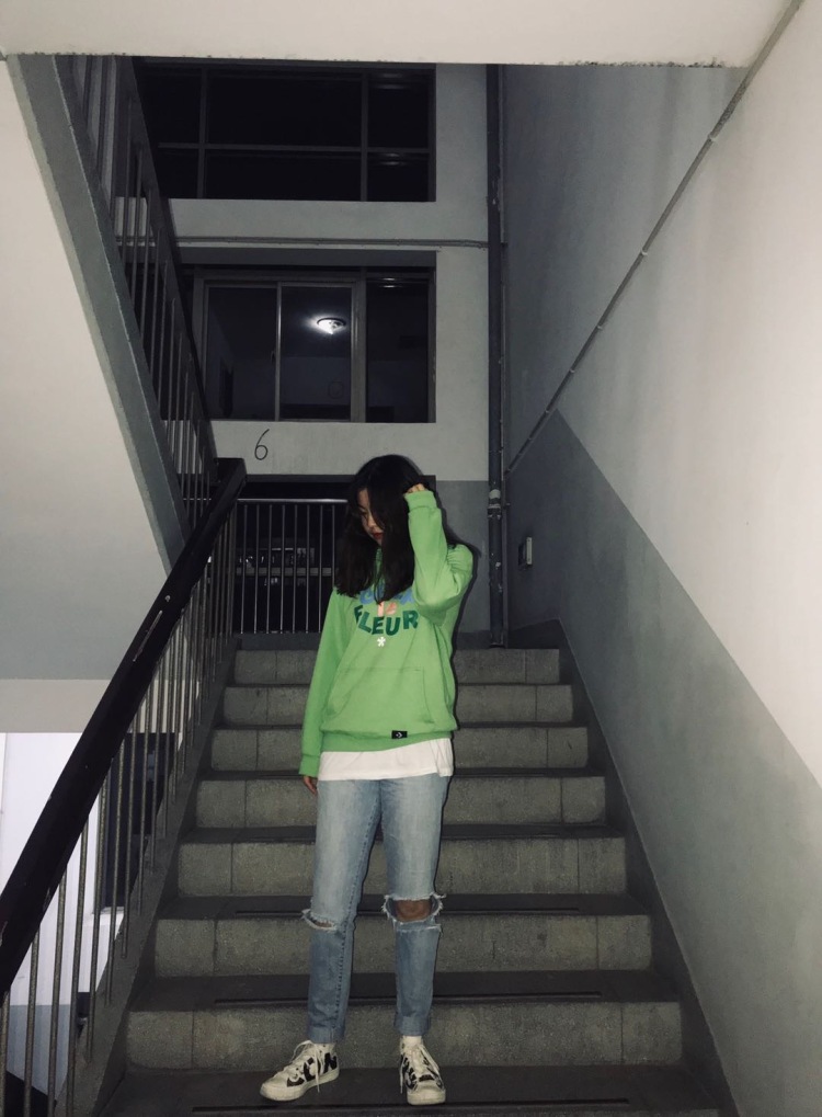 Yi-江苏省·盐城市·亭湖区-***、微博-接买家秀、开箱测评等。欢迎前来询问!身高170,善于拍各类全身、半身照以及各类饰品等等,也会后期技术。本人对于接拍有很大的耐心,也会虚心学习、听取建议。