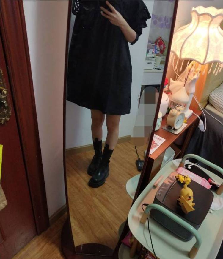 喵~-湖北省·武汉市·洪山区-*** 微博 抖音-喜欢服装包包鞋子饰品 也热爱美食 会做美食 有品味有审美