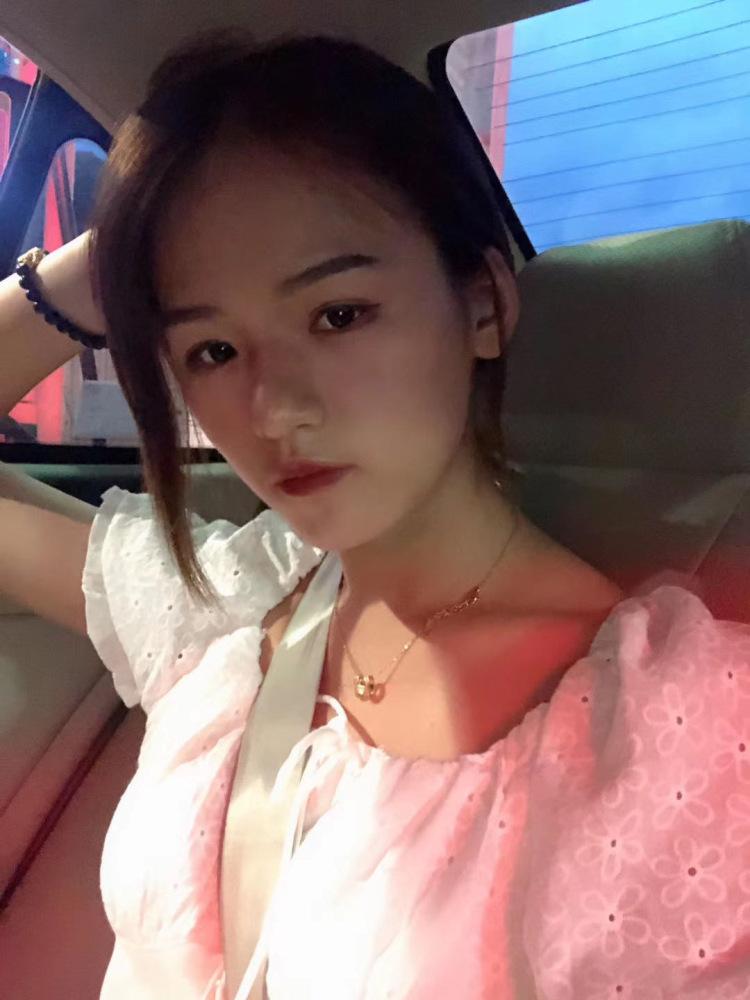 YikY-贵州省·黔东南苗族侗族自治州·凯里市-快手 抖音-拍照评价p图自己能给自己做模特会说话聊天性格活泼开朗乐观积极向上之前卖过货还有会美妆